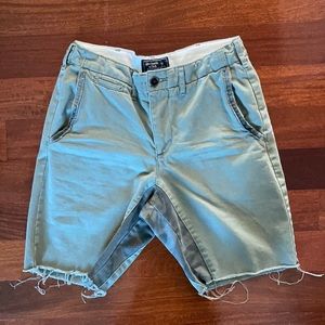 NWOT A&F Men’s Olive Green Bermuda Shorts Sz 28
